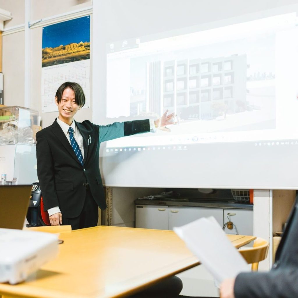 アライ設計 社内打合せの様子